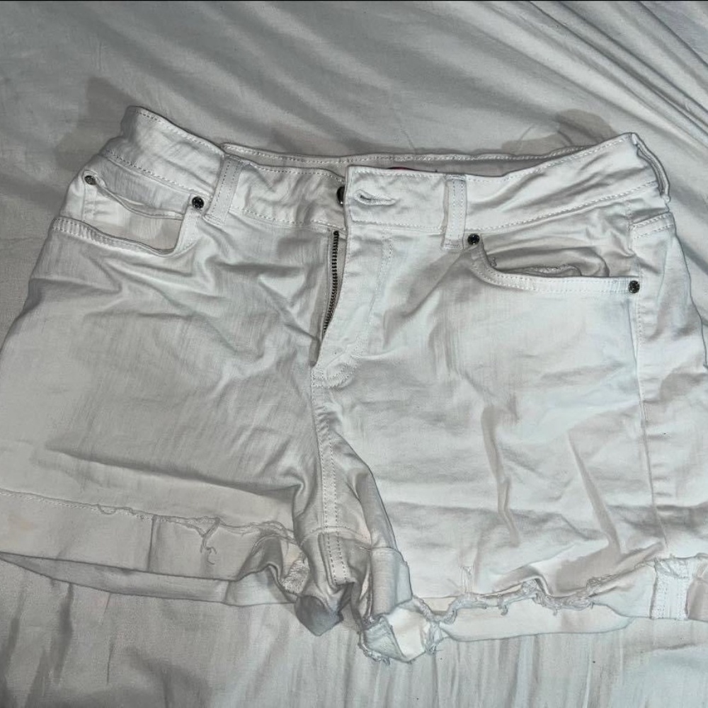WHITE SHORTS